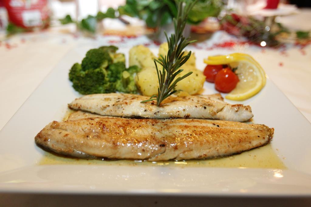 Gasthof Goldener Fisch Lienz Ngoại thất bức ảnh