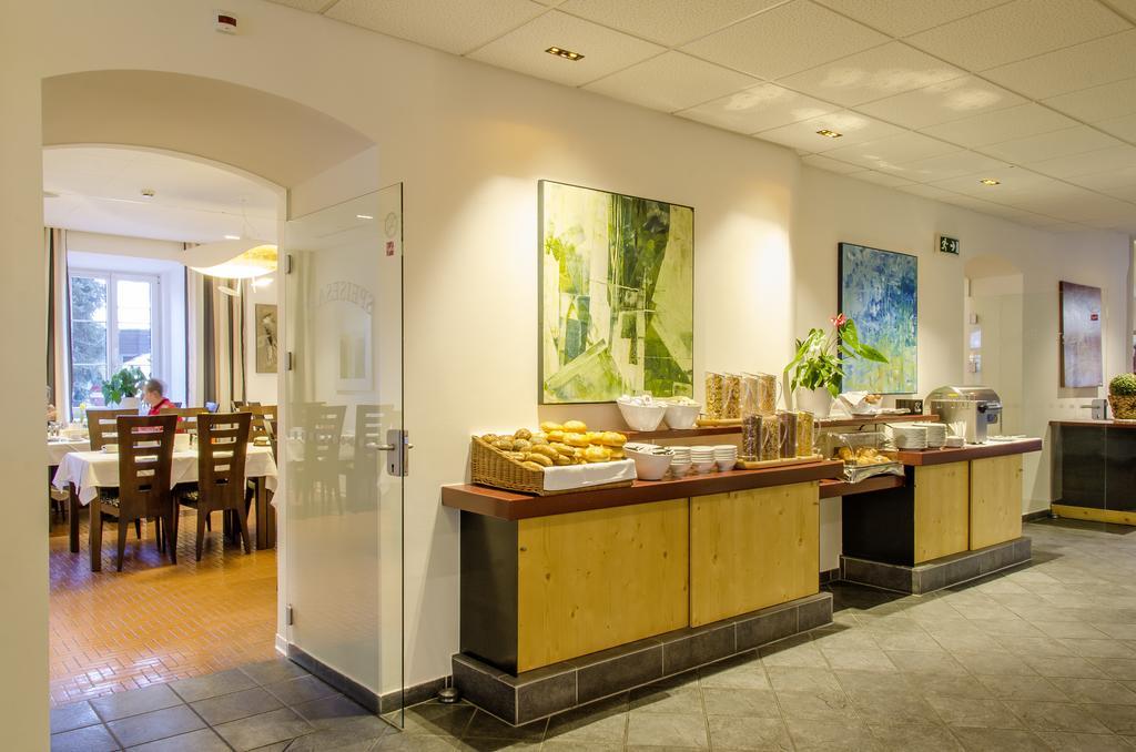 Gasthof Goldener Fisch Lienz Ngoại thất bức ảnh