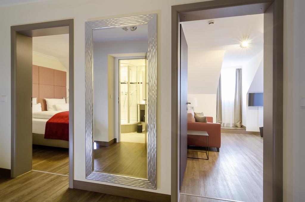Gasthof Goldener Fisch Lienz Ngoại thất bức ảnh