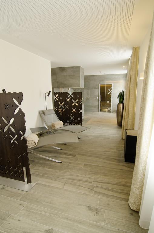 Gasthof Goldener Fisch Lienz Ngoại thất bức ảnh