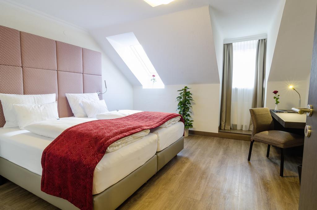 Gasthof Goldener Fisch Lienz Ngoại thất bức ảnh