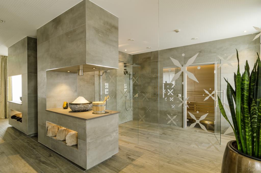 Gasthof Goldener Fisch Lienz Ngoại thất bức ảnh