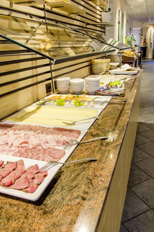 Gasthof Goldener Fisch Lienz Ngoại thất bức ảnh